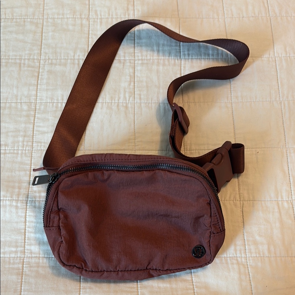 lululemon Everywhere Belt Bag